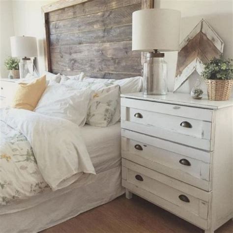 45 Simple Rustic Farmhouse Bedroom Decorating Ideas To Transform Your