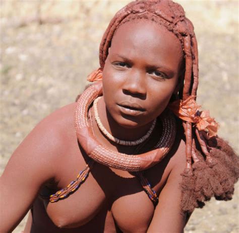 探秘不穿上衣终生不洗澡的辛巴女人纳米比亚辛巴部落新浪时尚新浪网