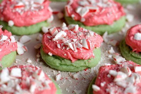 You'll enjoy this easy glaze icing, too. Frosted Christmas Sugar Cookies | The Hungry Hutch