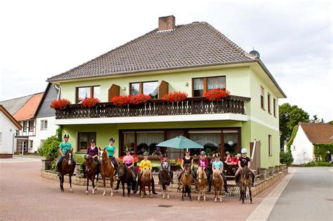 Hier finden sie die aktuellen öffnungszeiten von deutsches haus sowie telefonnummer und adresse. Haus Ulrike - Reiterhof Römer Diemelstadt | Marsberg ...