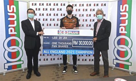Lee zii jia ialah anak kepada lee chee hin dan leow siet peng, guru dan bekas pemain bola keranjang antarabangsa. 100PLUS Presents Bonus to All-England Champion Lee Zii Jia ...