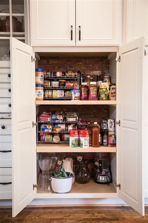 10 Unique Pantries that Usher Textural Beauty into Modern Kitchen