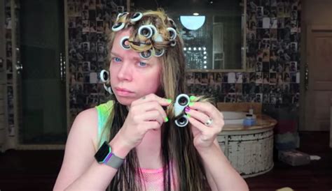 Watch This Girl Curl Her Hair With Fidget Spinners