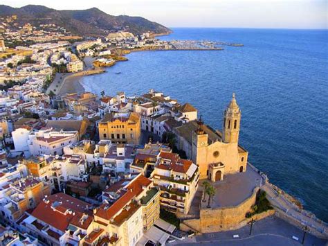 Jahrhundert durch bürgerkrieg und faschismus eine schwere zeit. spanien-reisemagazin: Sitges