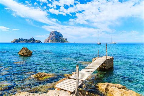 Er liegt auf einer höhe von 52 metern. Warum ein Auto im Flughafen von Ibiza mieten? - Record go