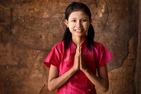 Greeting & Etiquettes in Myanmar | Useful Phrases for Myanmar Travel