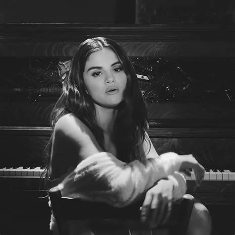 Selena Gomezs Lose You To Love Me Climbs One Place To 3 This Week On The Mediabase Hot Adult