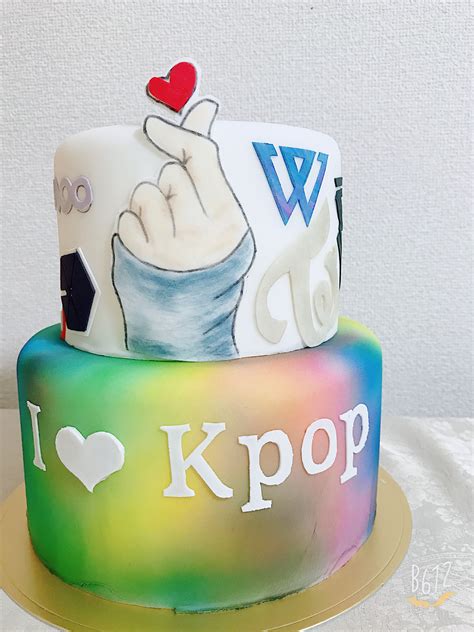 Check out the many cute photos we have of the very uniquely designed cake decorated with all 7 of his multiple personas, as well as the gift that gives a clue to the baby's gender. Kpop cake | Aniversário de 11 anos, Festa de aniversario ...