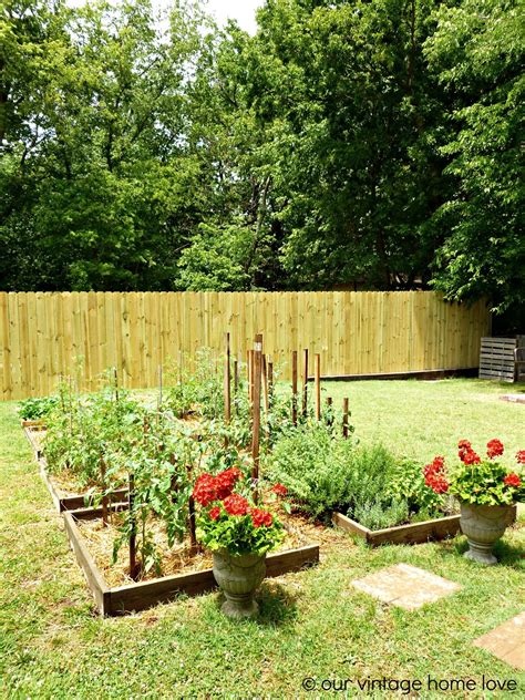 29 backyard decorating ideas that are as cute as they are easy. vintage home love: The Veggie Garden