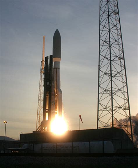 Spaceflight Now Atlas Launch Report Atlas Soars Into Space For Us