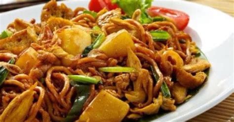 Pertama, silahkan rendam jamur kuping sambil dibersihkan perlahan. Resep Mie Goreng Jawa Asli Enak Pedas:resep makanan
