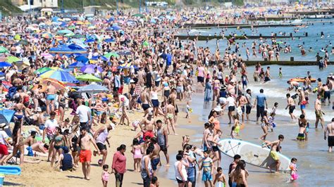 Uk Beaches Major Incident Declared After Thousands Flock To Seaside In Sweltering Heat Cnn