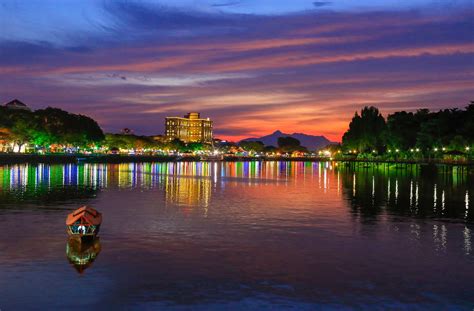 It is also the capital of kuching division. Kuching Waterfront | Sarawak Attraction
