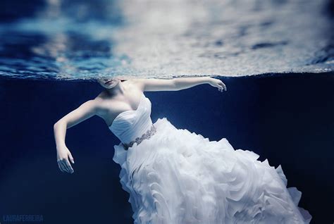 Underwater Bride 500px Underwater Wedding Bride Bridal Shoot
