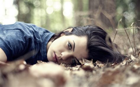 X Brunette Face Lie Down Look Wallpaper Coolwallpapers Me