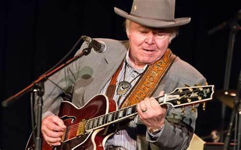 Pickin And Grinnin The Story Of Country Star Roy Clark