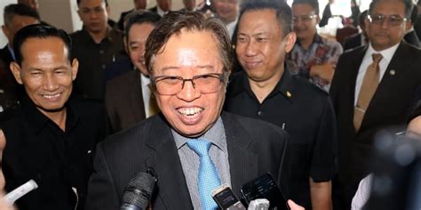 Datuk amar abang johari tun openg, 67, pada jumaat dilantik sebagai ketua menteri baharu sarawak menggantikan tan sri. Sarawak to open Trade & Tourism Office at Robinson Road ...