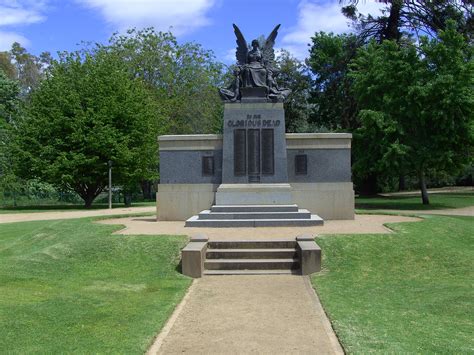 Located on the edge of wellington only 3km to the cbd, by the macquarie river, welford' enjoys excellent proximity to wellington. File:Wellington NSW ANZAC memorial (front).jpg - Wikipedia