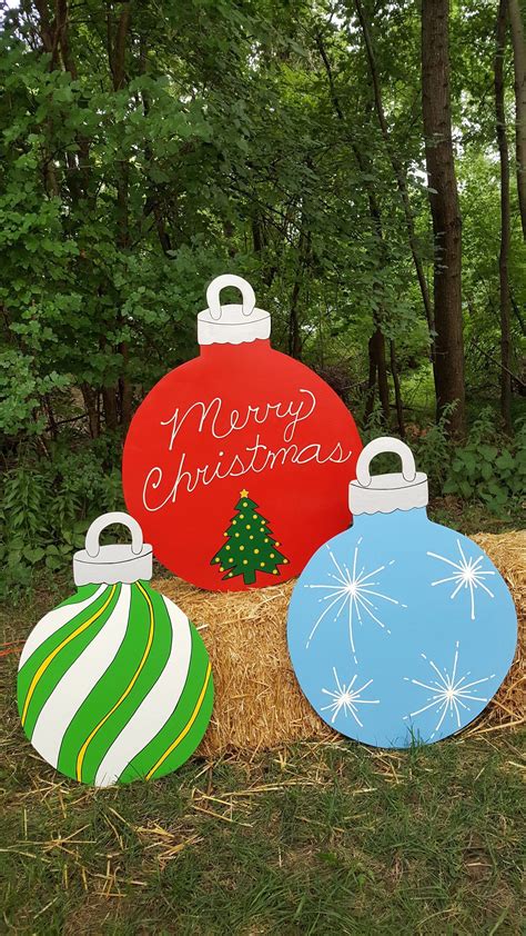 20 Wooden Xmas Lawn Decorations
