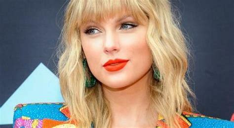 Taylor Swift Dona 30mila Dollari A Una Ragazza Per Pagarsi Gli Studi