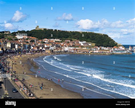 Dh South Bay Scarborough North Yorkshire South Beach Scarborough Castle