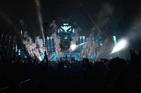 Electric Zoo 2015 Photo Recap Alesso Above And Beyond Nervo And More