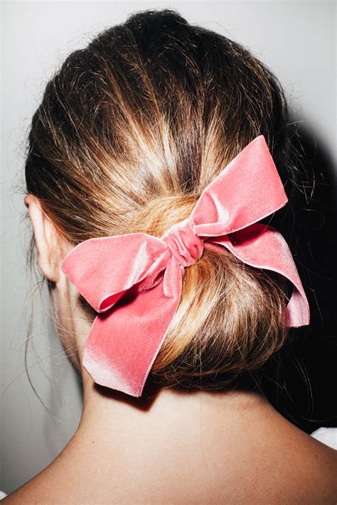 Hope you have a wonderful hairstyle by learning the post! 4 Ways to Style Your Hair Using Velvet Bows for Wedding ...