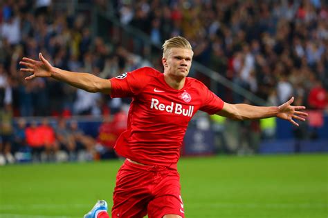 Born 21 july 2000) is a norwegian professional footballer who plays as a striker for bundesliga club borussia dortmund and the norway national team. Erling Haaland: English-born Champions League sensation