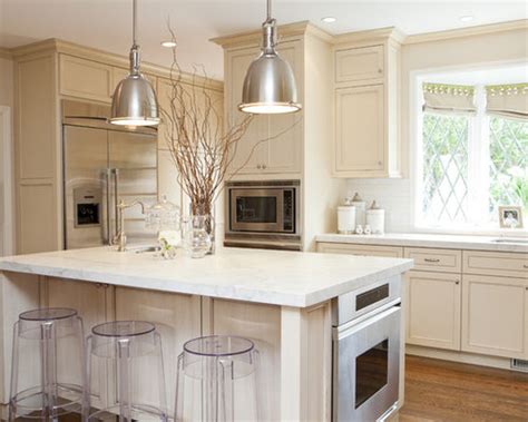 However, there are no set rules for which color combinations or design elements. Off White Kitchen | Houzz