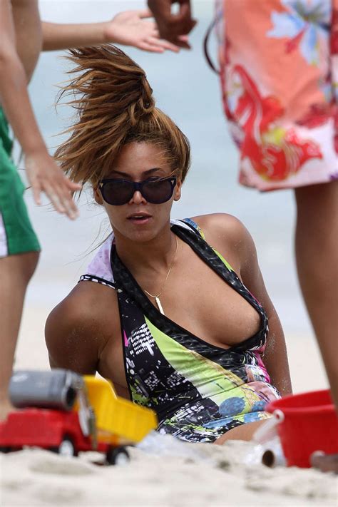 Beyonce Knowles Nipple Slip On Beach Paparazzi Shoots And In Stockings Porn Pictures Xxx Photos