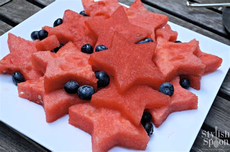 In summer enjoy your meal in the beautiful garden. Recipe :: Star-Shaped Watermelon {4th of July} - Stylish Spoon