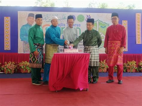 Sehubungan dengan itu, kpm telah mengeluarkan surat siaran kementerian pendidikan malaysia bilangan 3 tahun 2020: Majlis Tadarus Al-Quran (MTQ) Sekolah-Sekolah Kementerian ...