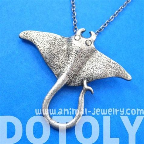 Realistic Stingray Sting Ray Sea Creature Animal Pendant In Silver 10