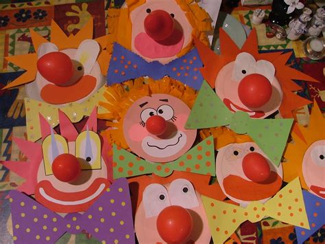 Karneval bastelvorlagen kostenlos / kids n fun de 36 ausmalbilder von. paper plate clowns | Kunst für kinder, Faschingsdeko ...