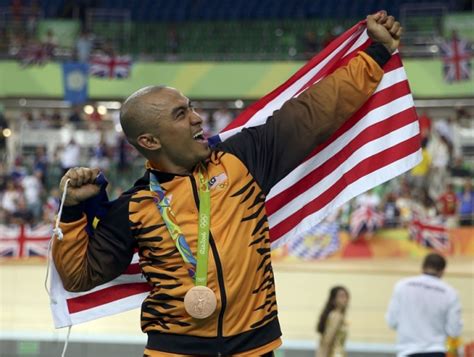 Azizulhasni awang, who crashed spectacularly as sir chris hoy won the men's keirin final at the track world cup on saturday, has had a major splinter of the manchester velodrome track removed. #Rio2016: First Olympic Cycling Medal In The Bag Thanks To "Pocket Rocketman" - Hype Malaysia