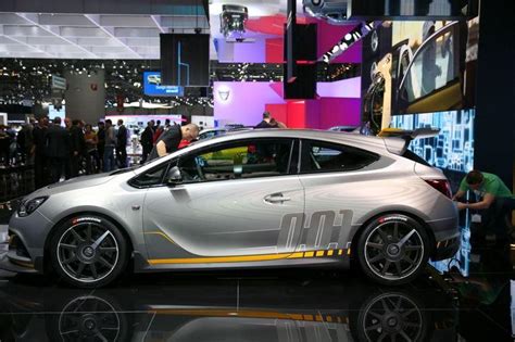 300 Hp Opel Astra Opc Extreme Storms Into Geneva Speed Carz