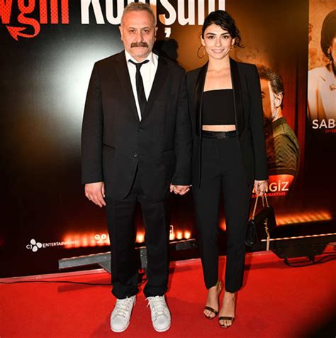 Onur ünlü is a turkish film director, producer, screenwriter and actor. Hazar Ergüçlü: Onur şahane biri - Magazin haberleri ...
