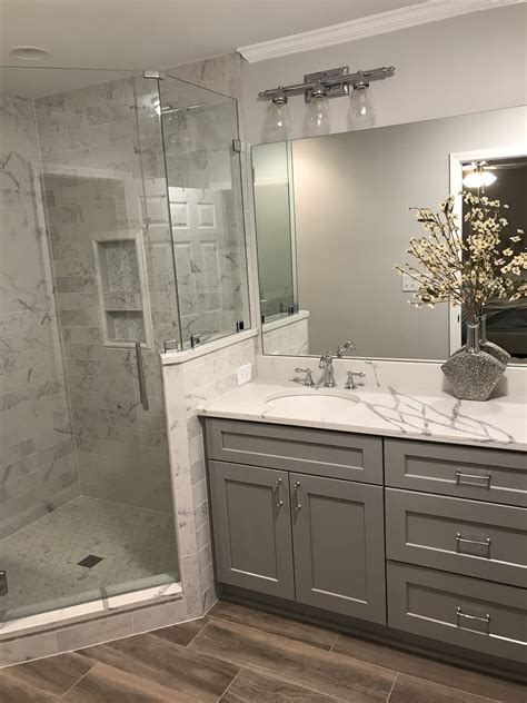 20 White And Grey Bathrooms