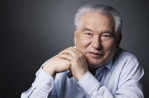 Cengiz aytmatov biyografisi, kitapları ve hayatı hakkında bilgilere kitap kolik'den ulaşın. Cengiz Aytmatov | D&R - Kültür, Sanat ve Eğlence Dünyası