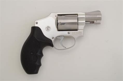 Smith And Wesson Model 642 Centennial Airweight Da Hammerless Revolver