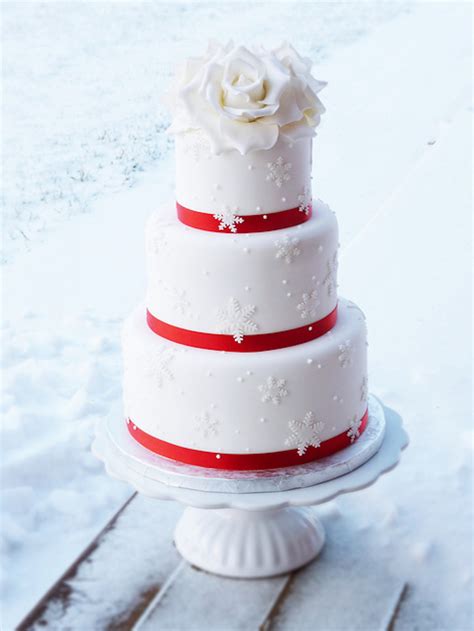 16 Winter Wedding Cakes That Are Stunningly Beautiful And Perfect For A