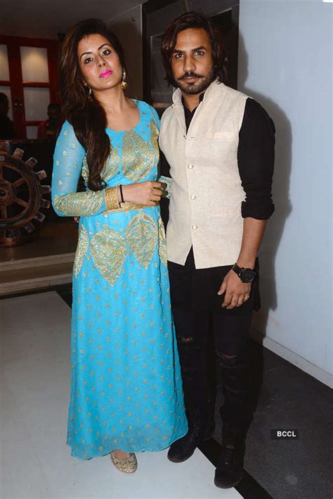 Aarti Singh Arrives At Raqesh Bapat And Riddhi Dogras Pre Diwali Party