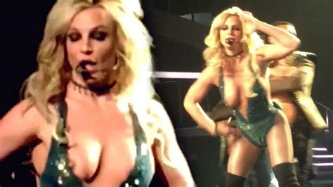Britney Spears Wardrobe Malfunction Nude Wardrobe