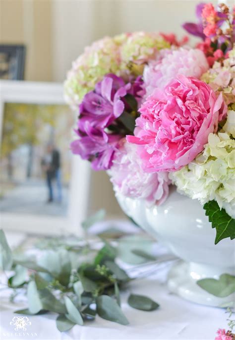 While i love a good al fresco dinner, september is just still so warm in charleston. Ideas to Throw an Indoor Garden Party Bridal Shower ...