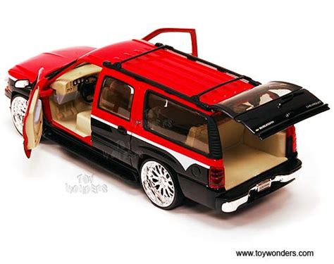 2001 chevy suburban suv by welly 1 24 scale diecast model car wholesale 22090lr 4d