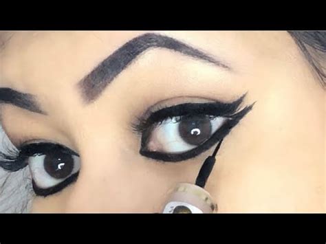 Keep eyeliner on the lower lid thin and inconspicuous. How To Apply Liquid Liner On Lower Lid, Liquid Eyeliner Waterline के नीचे कै से लगाएं - YouTube