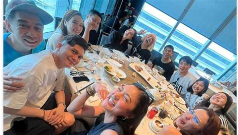 Pinoy Celebrity News Kim Chiu Inilibre Ang Its Showtime Family Ng P Dinner Sa Hong Kong