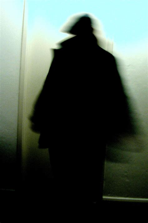 Men with no shadows (tvb 2011). Shadowy figure - Richard North