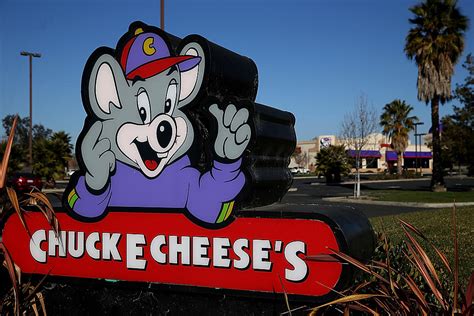 Brawl Breaks Out At A Chuck E Cheese Over A Broken Photo Booth