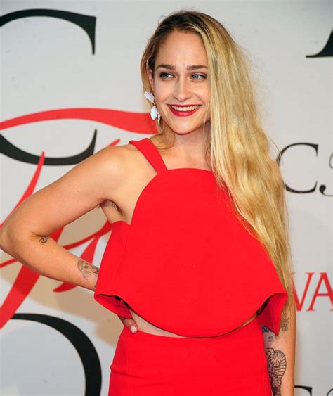 Star Of Hbos Girls Jemima Kirke Sported Some Rather Long Armpit Hair